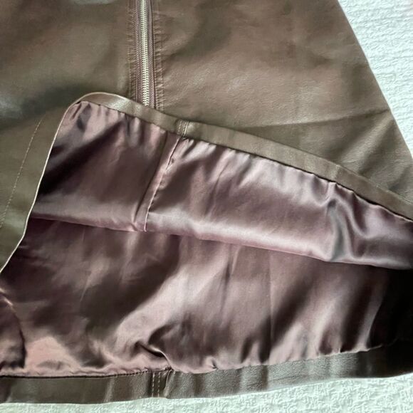 Brown Vegan leather A-line mini skirt with front zipper Size small - Picture 5 of 8